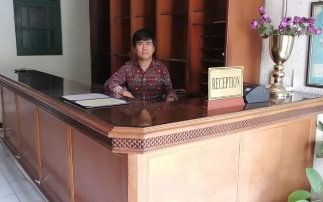 Hotel Metro by OYO Rooms