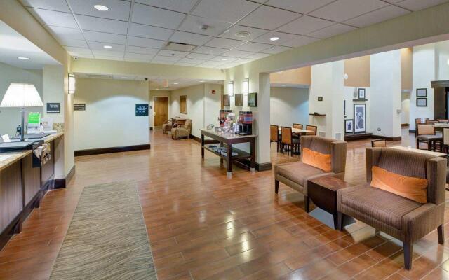 Hampton Inn & Suites Augusta West