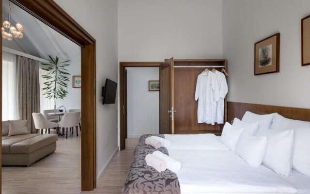 Hotel Botrytis
