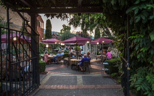 Peerless Hotel & Restaurant