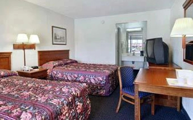 Super 8 Suwanee