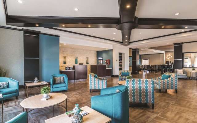 La Quinta Inn & Suites by Wyndham Dallas Grand Prairie South