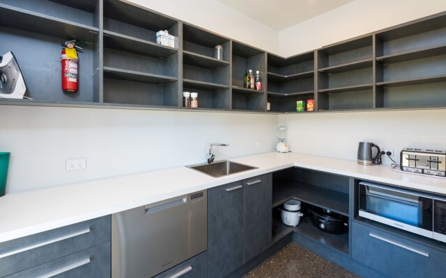 Bell Bird Ridge Holiday Home - Ocean & Valley Views