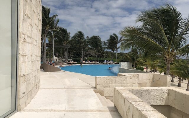 Peninsula Cancun Beachfront