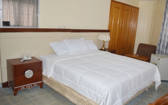 Hotel Palm Beach Yennega