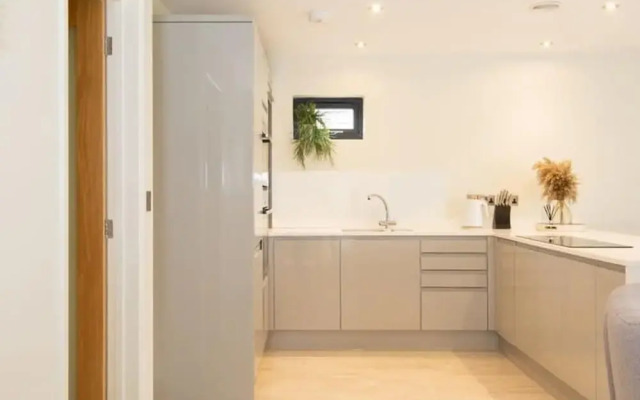 Designer Family Escape Hot Tub Steps to Beach