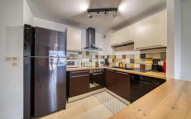 Modern Comfort by the Lagoon