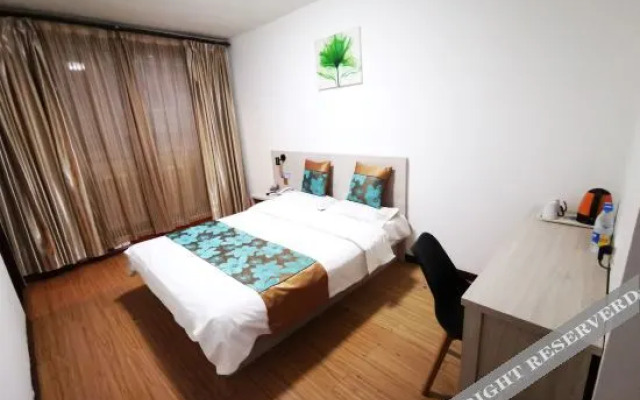 Yingjie Collection Hotel (Zibo Aluminum City Shopping Center Shandong Aluminum Vocational College)