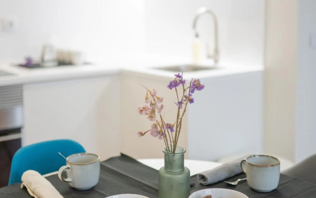 Monsanto Hill House - NO. 565 -1 E