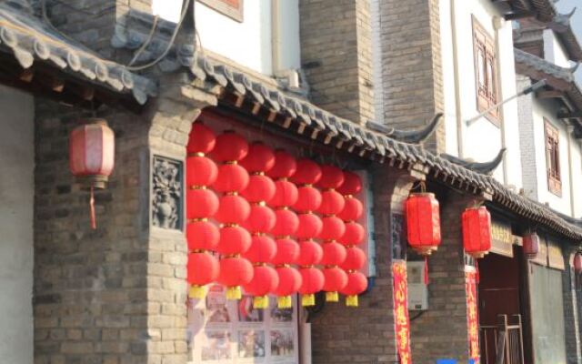 Zhiyu Homestay (Luoyi Ancient City Cross Street)