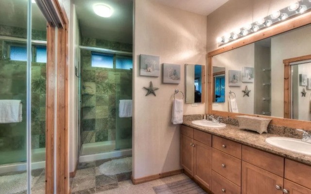 Alpine Way Lake & Sugar Bowl Resort