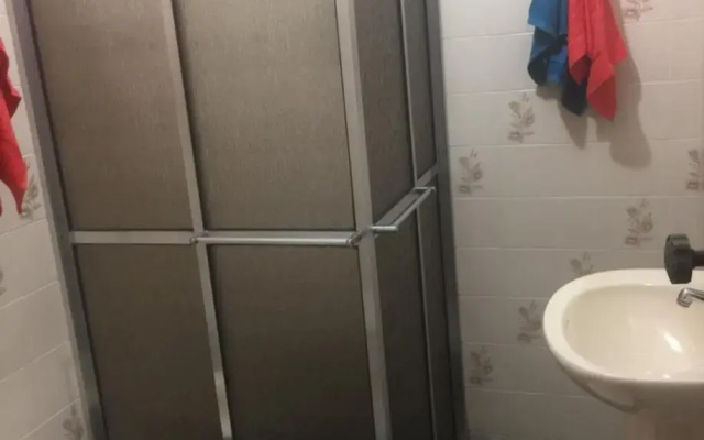 Apto. No terreo Enseada Ubatuba com piscina p/ 5 pessoas