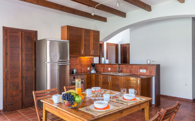 Cristelia Luxury Sea Front & Pool Villa