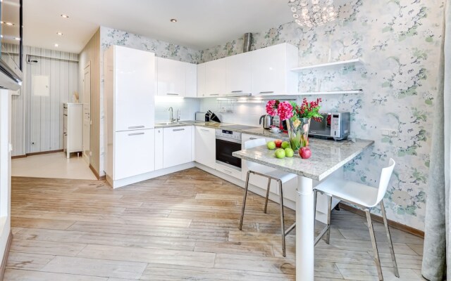 Стильные апартаменты с панорамным видом