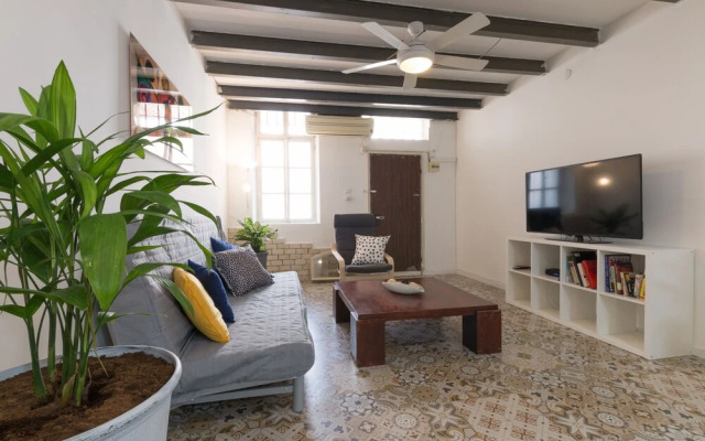 Gorgeous Apt in Neve Tzedek with Parking