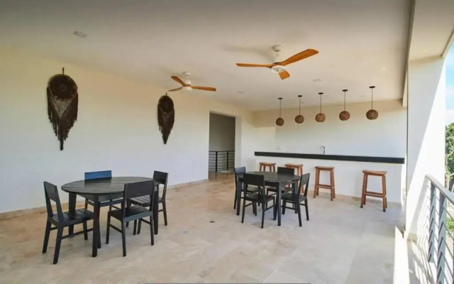 2 Bedroom apartment with 2 Pools, Wifi & GYM