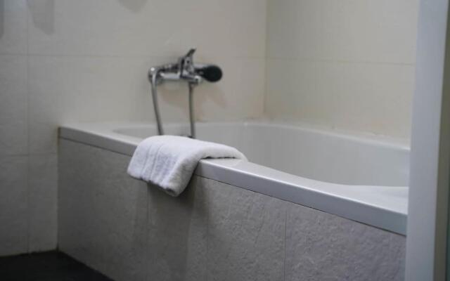 Fleur de Mai Suite-hosted by Sweetstay