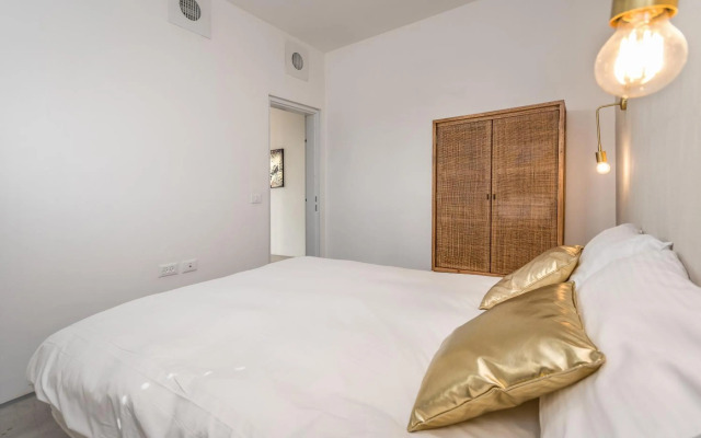 Trendy and cosy apartment / Balcony