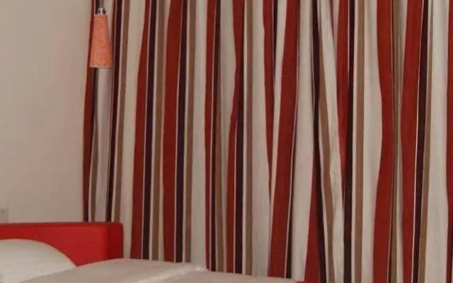 Thank Hotel Laiwu Luzhong East Street