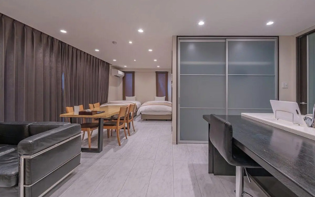 Residence Hotel Takayama Station