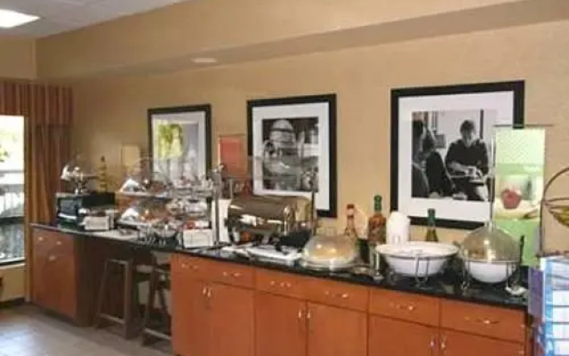 Hampton Inn Calhoun