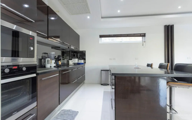 Oceanview 4BR Villa Jacuzzi Escape V180