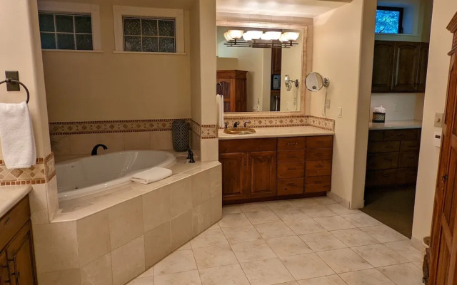 The Inn Above Oak Creek