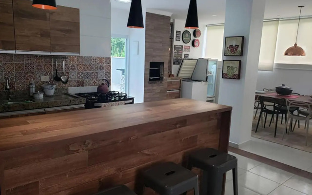 Casa com piscina e churrasqueira em Massaguaçu SP