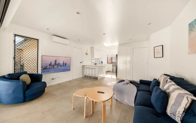 2-bed Beach Escape With Courtyard