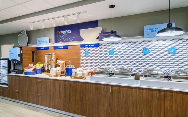 Holiday Inn Express & Suites Atchison by IHG