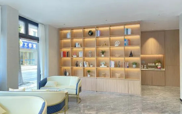 Huzhou Quanya Hotel (Nanxun Shuanglin Phoenix Culture Square)