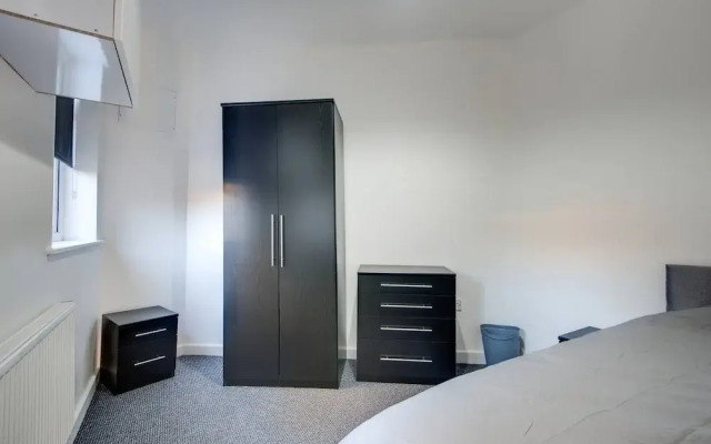 Self Check-In Town House in Barnsley Town Centre