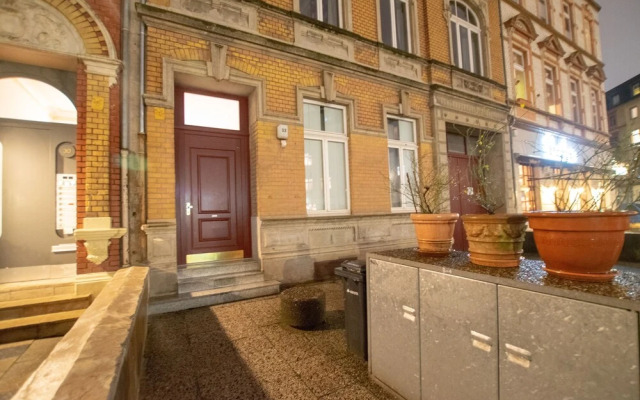 Tolstov-Hotels Large Central Apartment