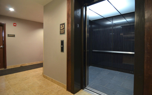 Best Western Plus Kenedy Inn