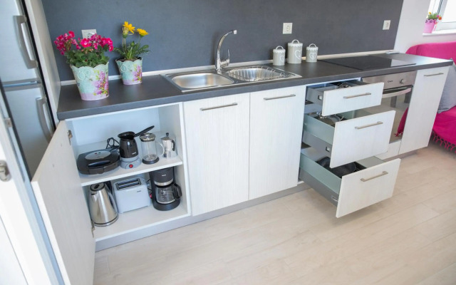 G&K Stone Suites