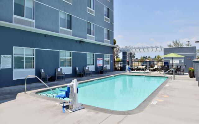 Holiday Inn Express & Suites Loma Linda- San Bernardino S by IHG
