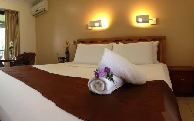 Novena Palms Motel