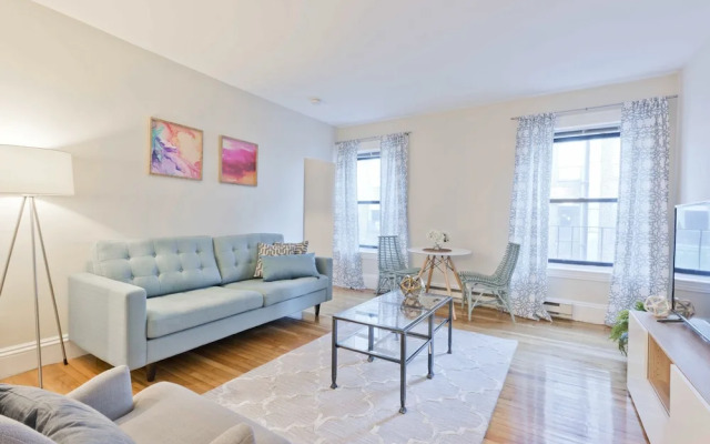 Pleasant Back Bay Suites by Sonder