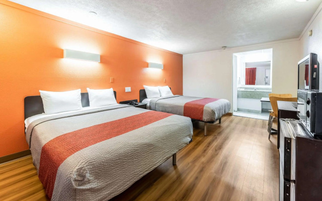 Motel 6 Mansfield, OH