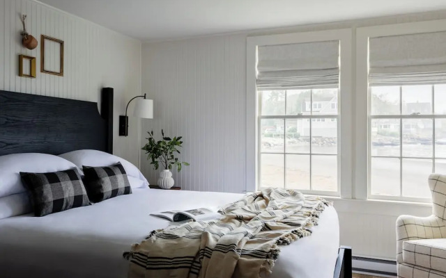 Bluebird Ocean Point Inn