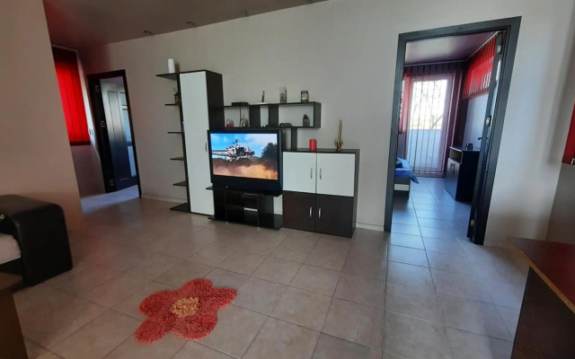 Spacious, modern condo in new villa - sleeps 6