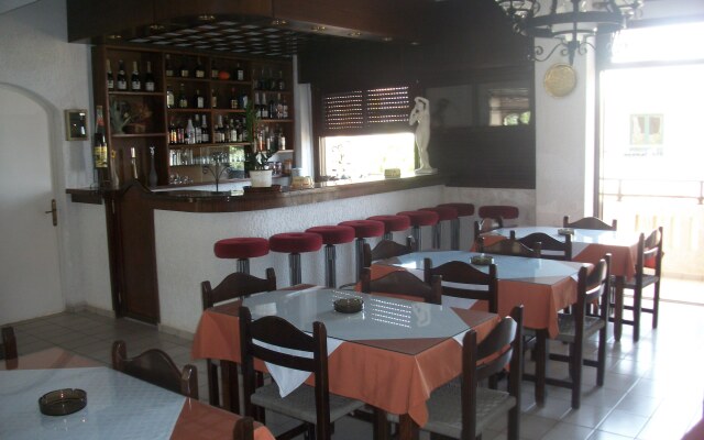 Efi Hotel