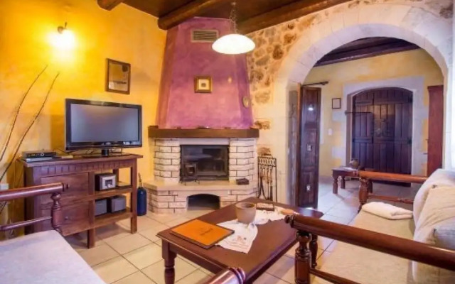 Samonas Traditional Villas Purple Villa Malotira - 85m Maisonette