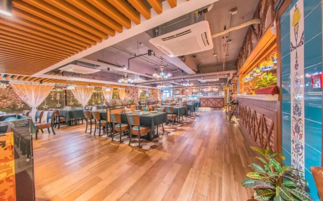 YOYO International Apartment