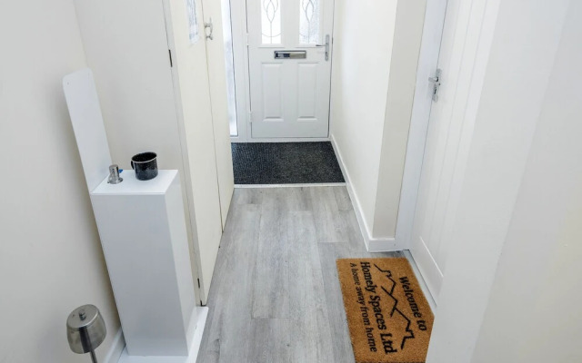 Studio Flat in Bedford Near Hospital & Stations