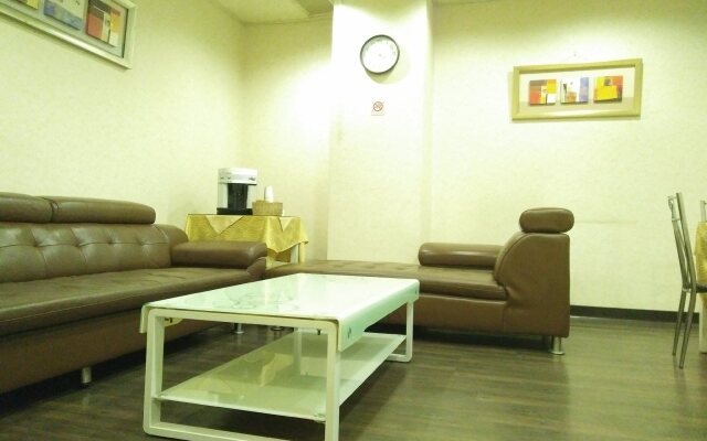 H Hotel