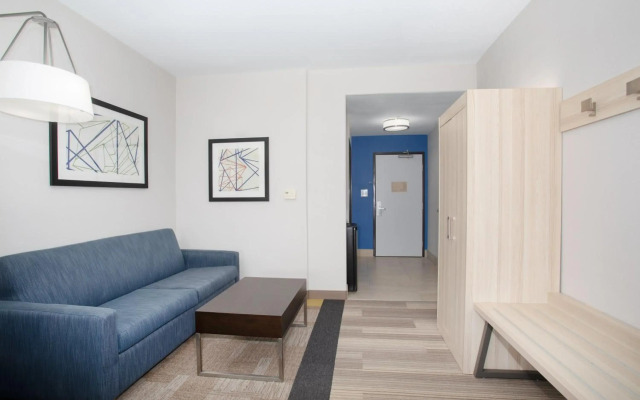Holiday Inn Express & Suites Phoenix - Glendale Sports Dist by IHG