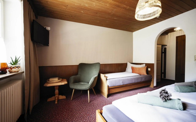 PineTree Lodge