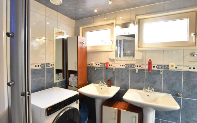 Beautiful Holiday Home in Kamperland Near the Beach