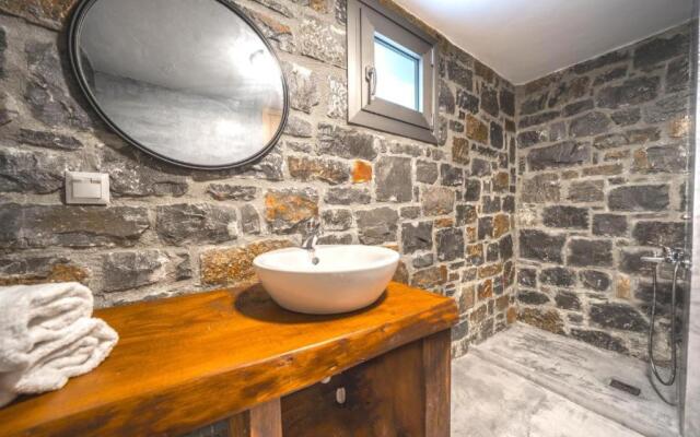 TerraZeus - Stone House Beachfront 1